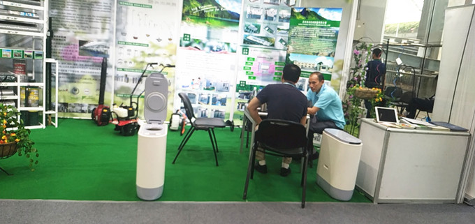 鸿本 环保生物厨余机广交会.jpg