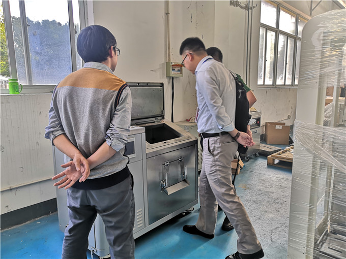 客户参观厨余设备 (3).jpg